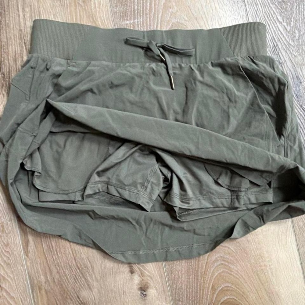 All in Motion Olive Green Athletic Skort Built In Shorts Womens M Golf Tennis - Picture 5 of 8